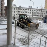 Уборка снега на придомовой территории МКД в блоке Герцена 43 - Кирова 43 | 26 декабря 2025 года Уборка снега на придомовой территории МКД в блоке Герцена 43 - Кирова 43 | 26 декабря 2025 года